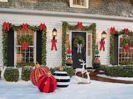 7 Stunning Ideas And Tips For Bringing Festive Looks To Your Outdoor Christmas Decoration